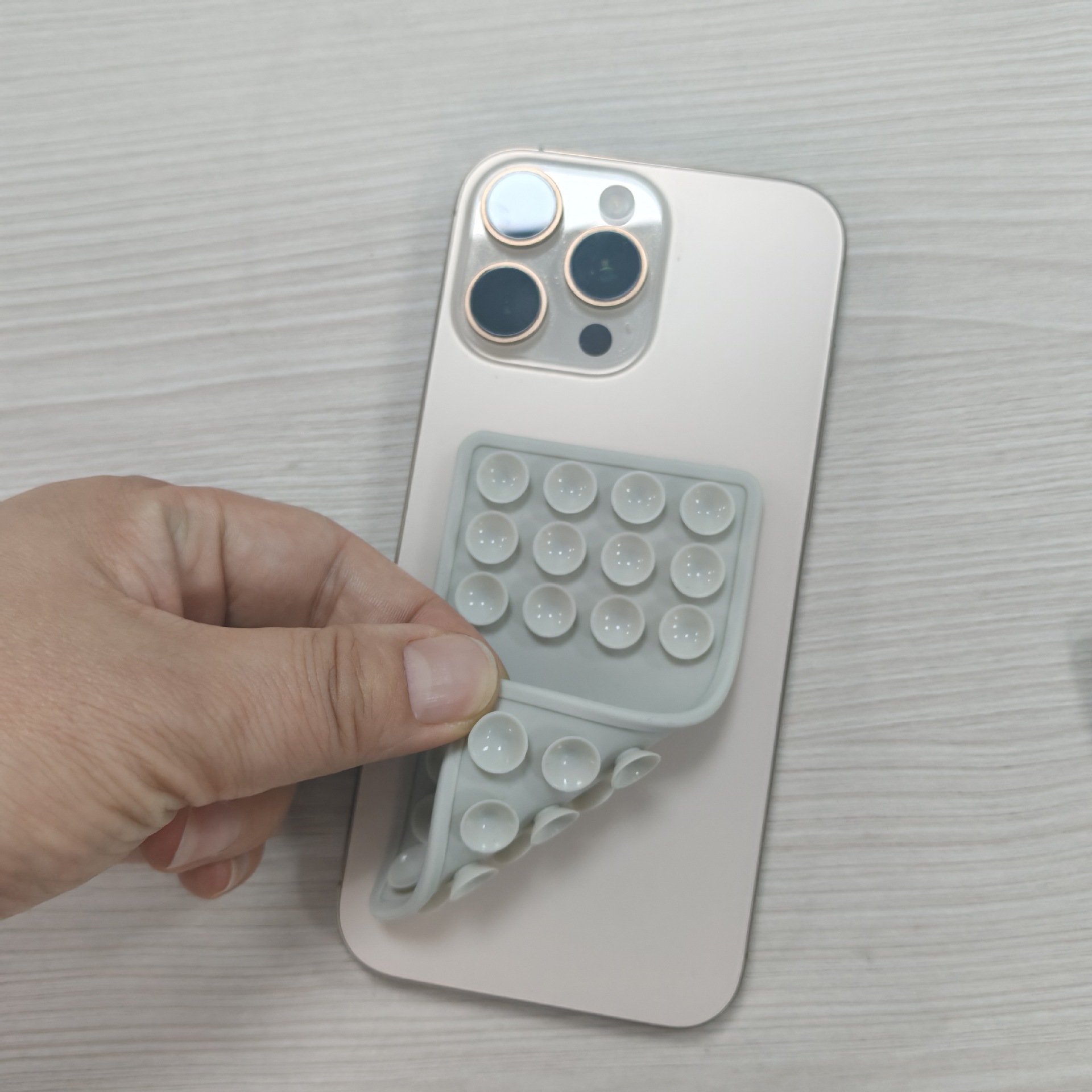 حامل هاتف بقاعدة شفط من السيلي - مراجعة Phone Cases وسعره